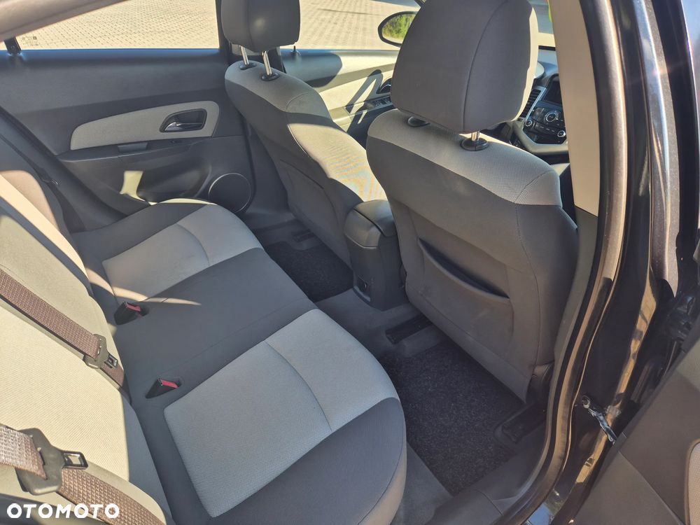 Chevrolet Cruze 1.6 - 12