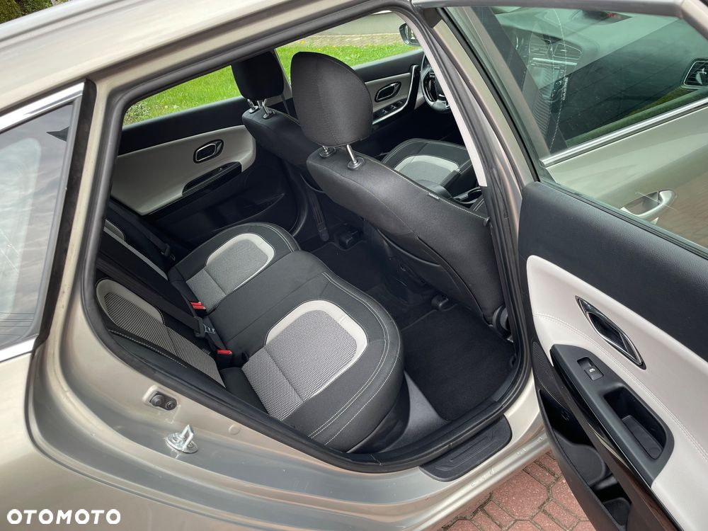 Kia Ceed - 11