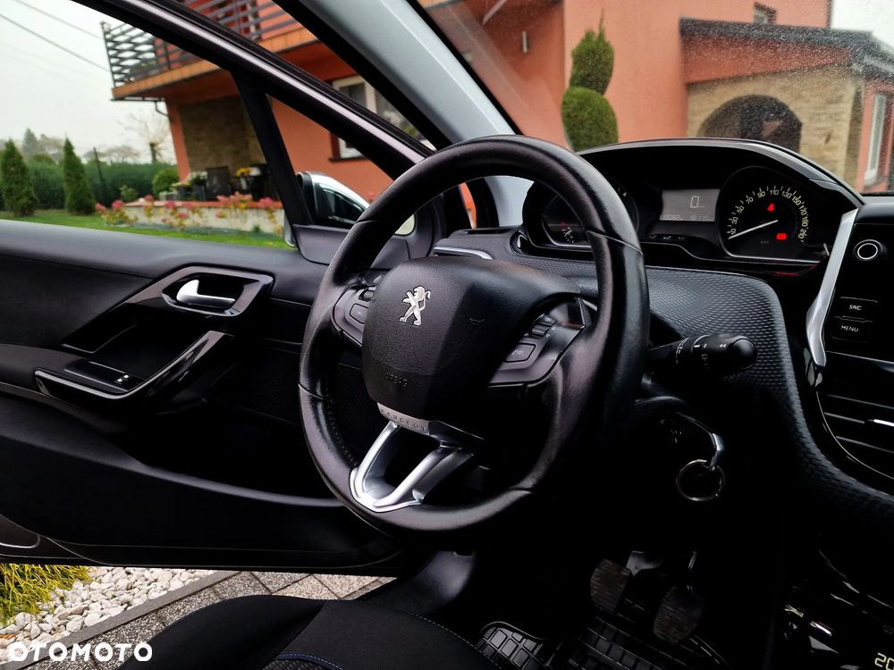 Peugeot 208 1.2 PureTech Style - 17