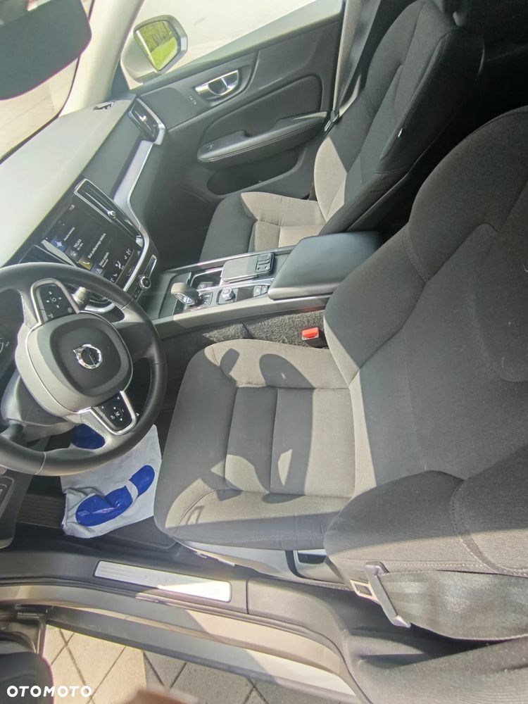Volvo V60 B4 D Momentum - 5