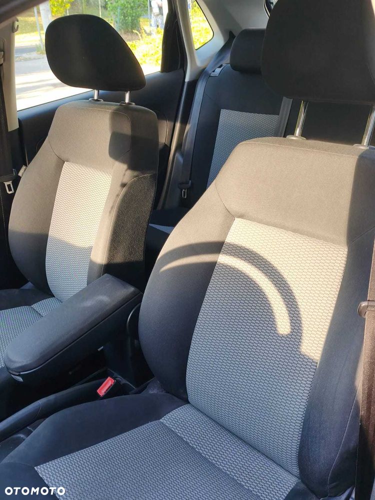 Volkswagen Polo 2011 photo 4