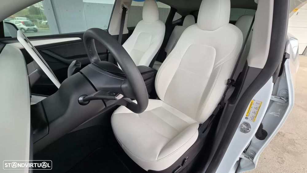 Tesla Model Y Long Range Dual Motor AWD - 11