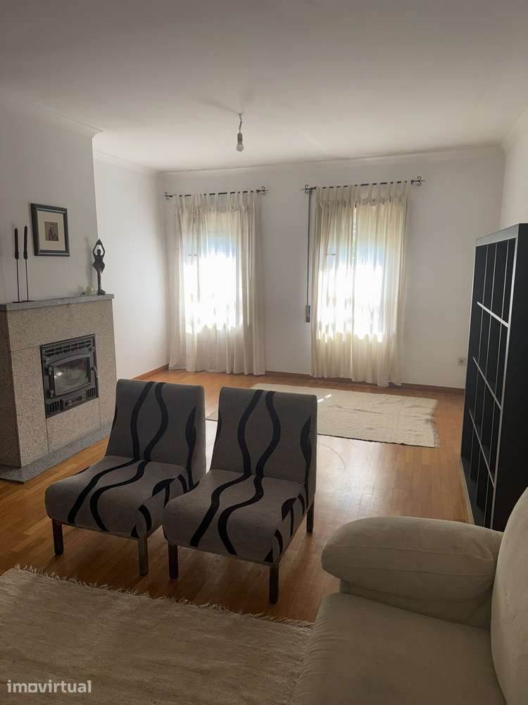 Apartamento T2 com garagem, Mobilado, à Rua Constituição, Porto - Grande imagem: 4/13