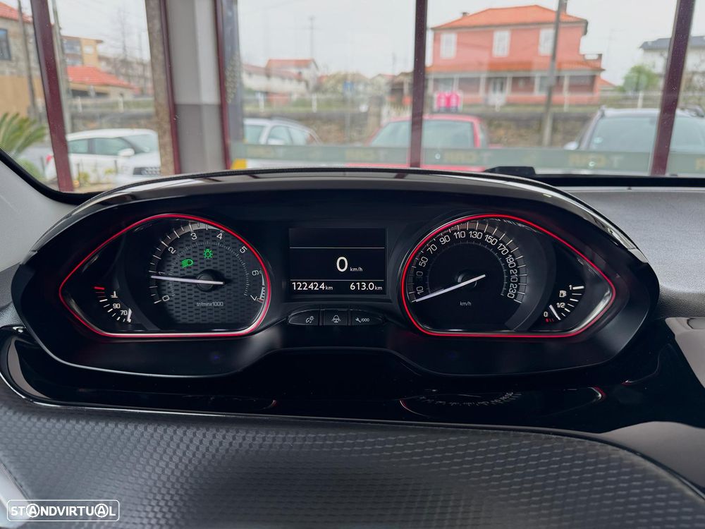 Peugeot 2008 1.2 PureTech GT Line - 8