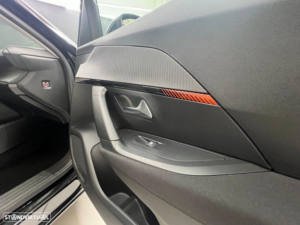 Peugeot 2008 1.2 PureTech Allure Pack EAT8 - 28