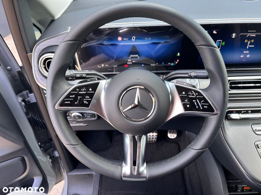 Mercedes-Benz Klasa V - 22