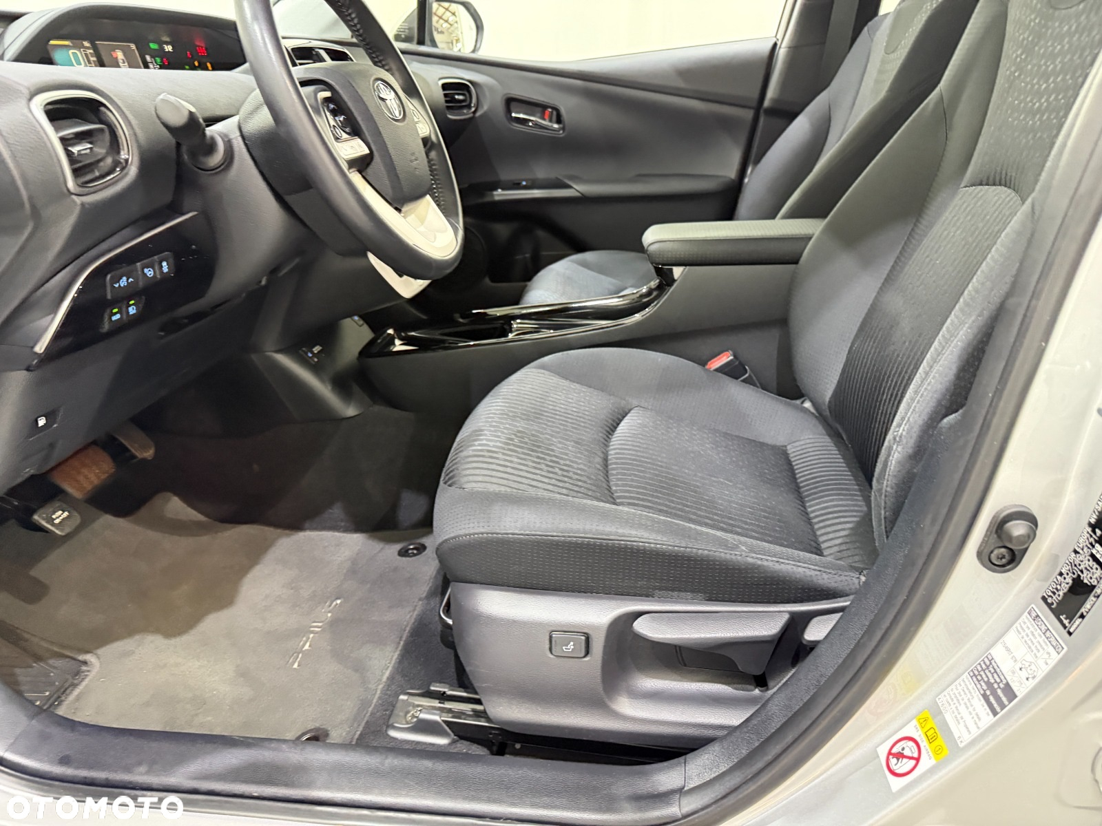 Toyota Prius 1.8 Hybrid Premium - 10