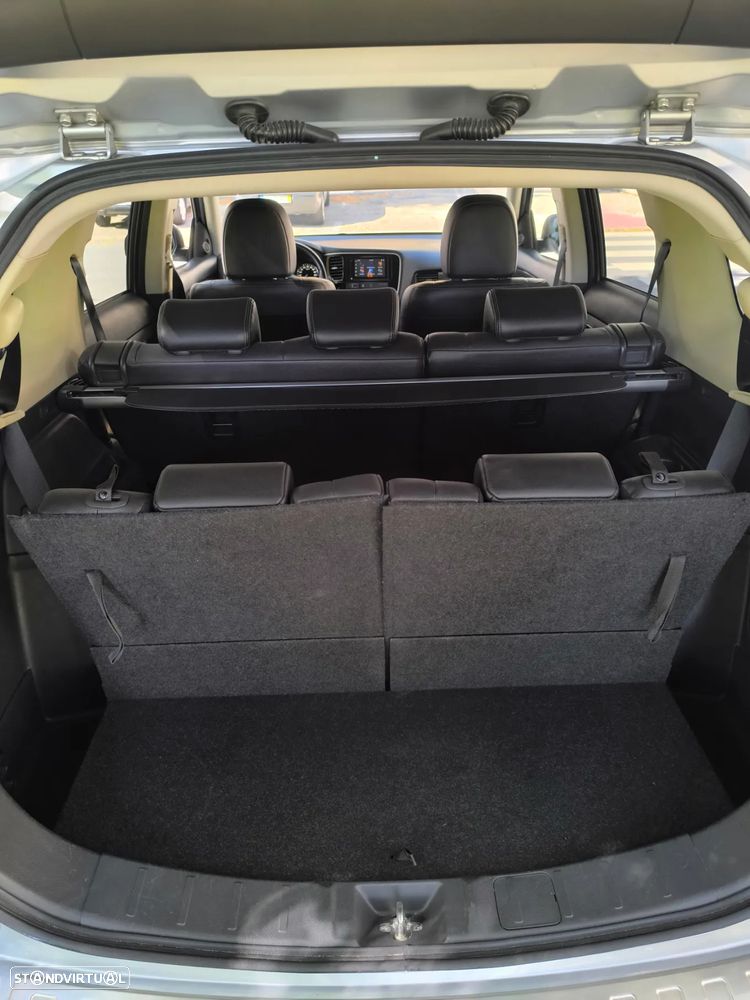 Mitsubishi Outlander 2.2 DI-D Instyle Navi - 14