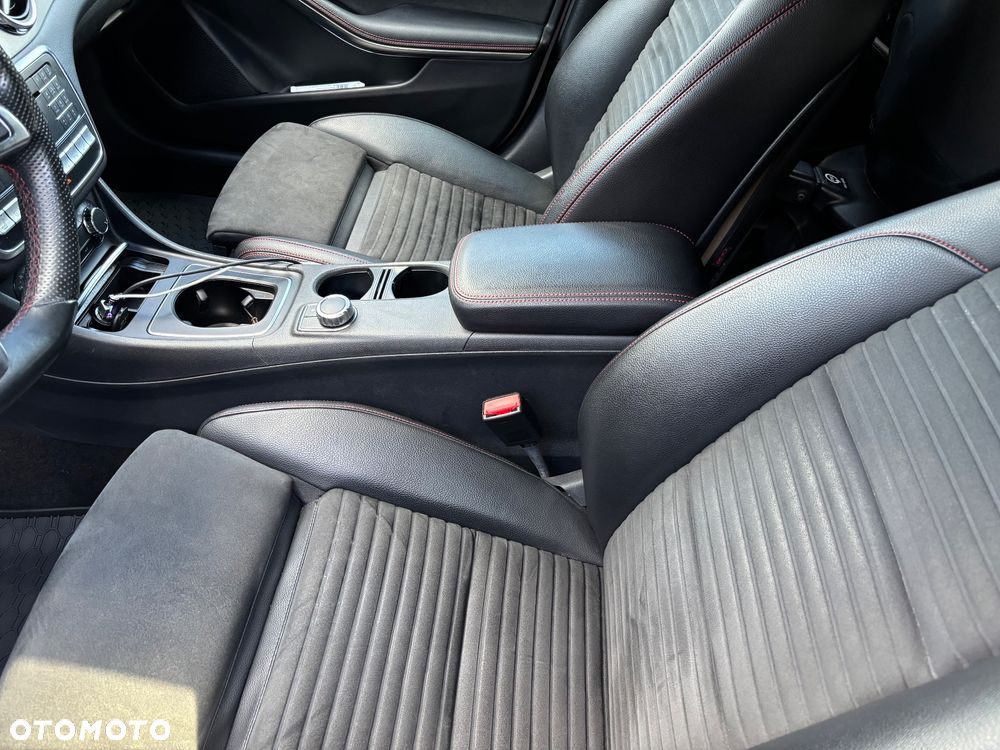 Mercedes-Benz GLA 250 4Matic 7G-DCT AMG Line - 14