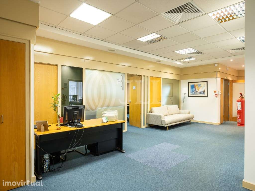 Prédio de escritórios, junto ao Cais do Sodré, Lisboa - Grande imagem: 5/28