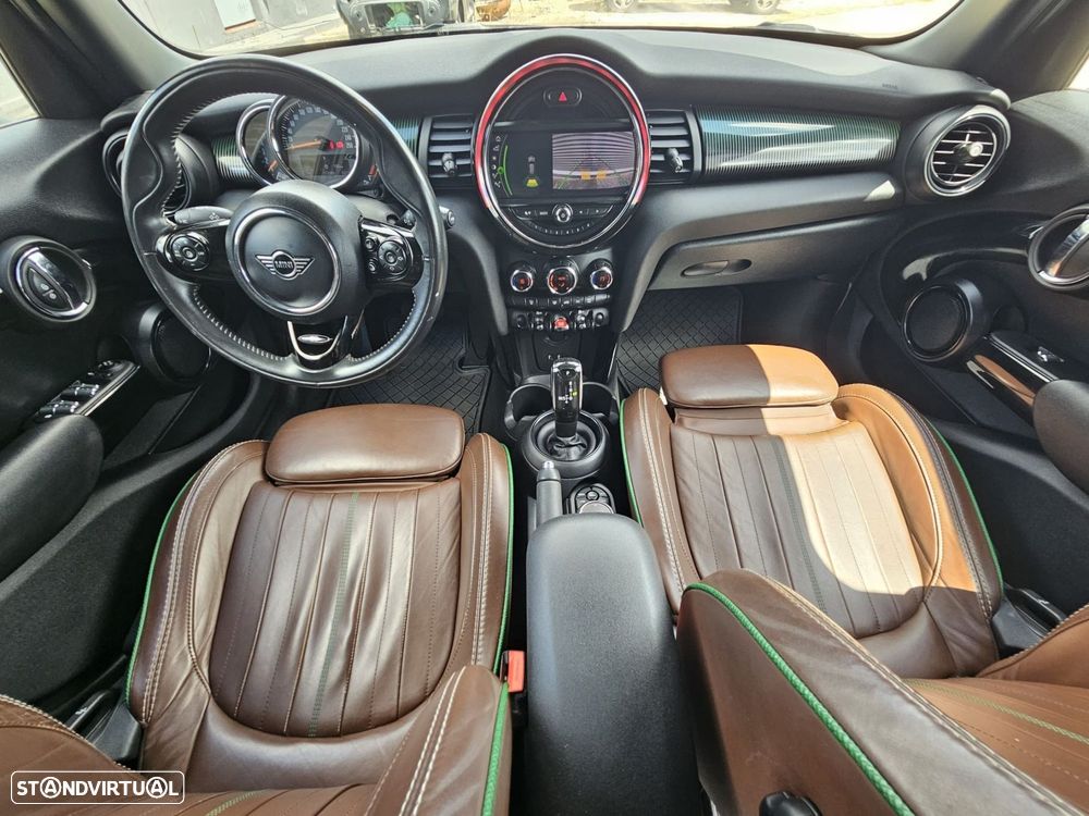 MINI 5 Portas Cooper D Auto - 17