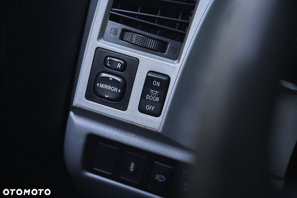 Toyota Sequoia - 37