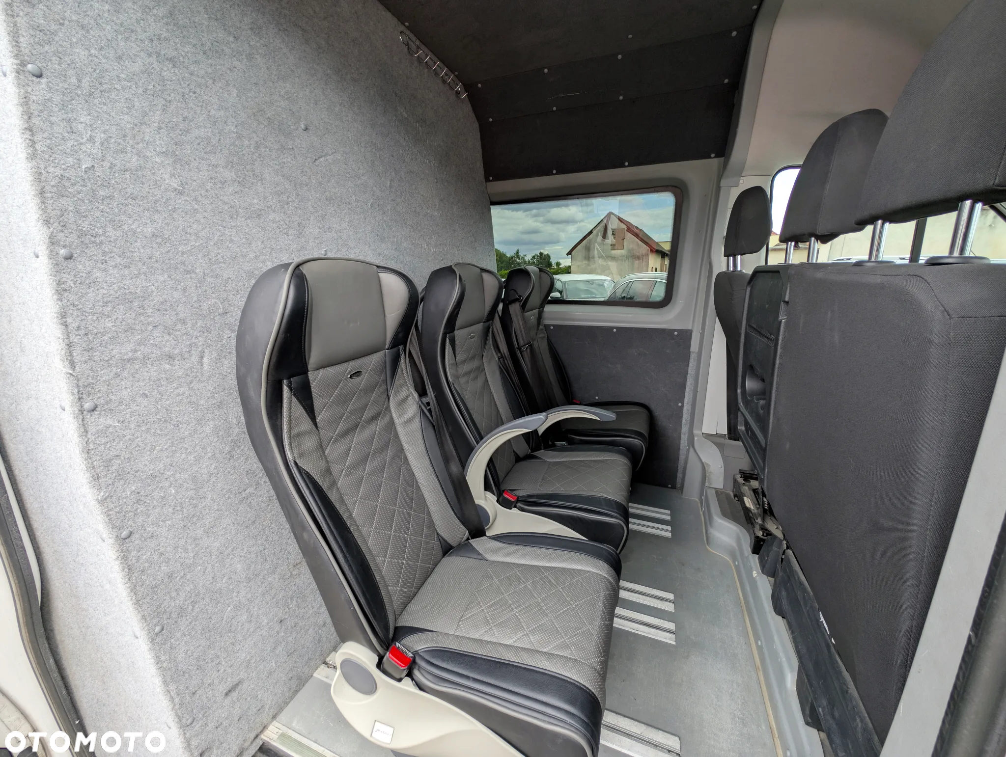 Volkswagen Crafter brygadówka 6 osób, ładowność 1177kg, Krajowy - 18