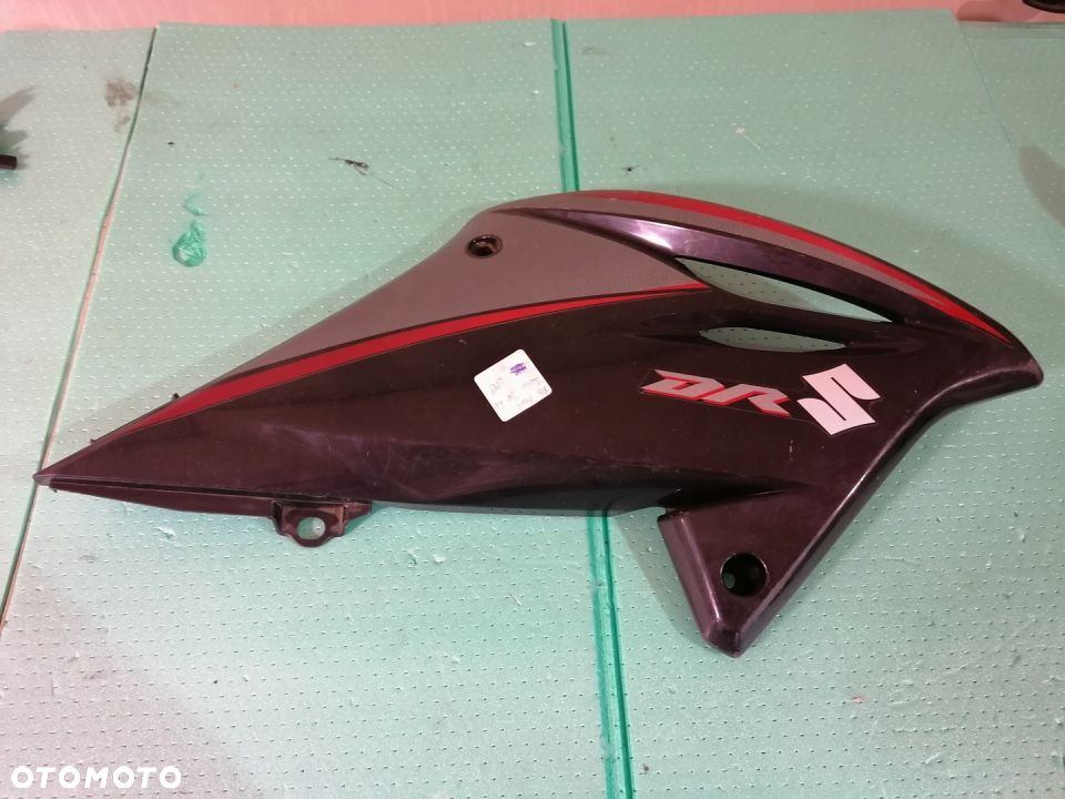 Suzuki DR 125 owiewka bok boczek prawy 04-12