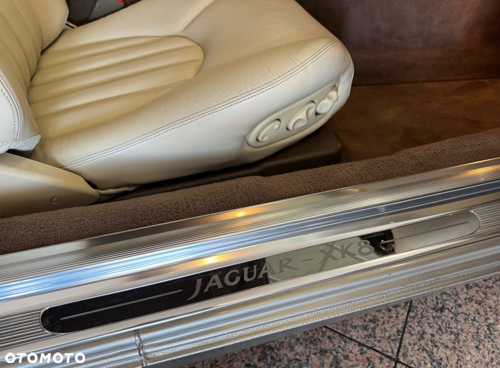 Jaguar XK8 - 11