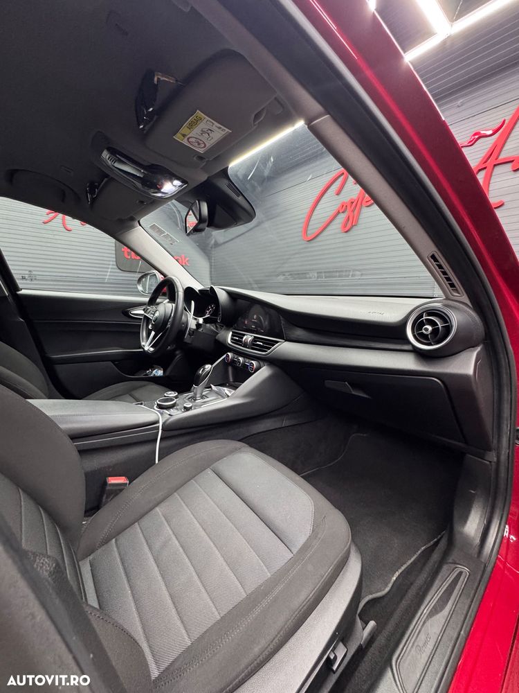 Alfa Romeo Giulia 2.2 JTDM Aut. - 24