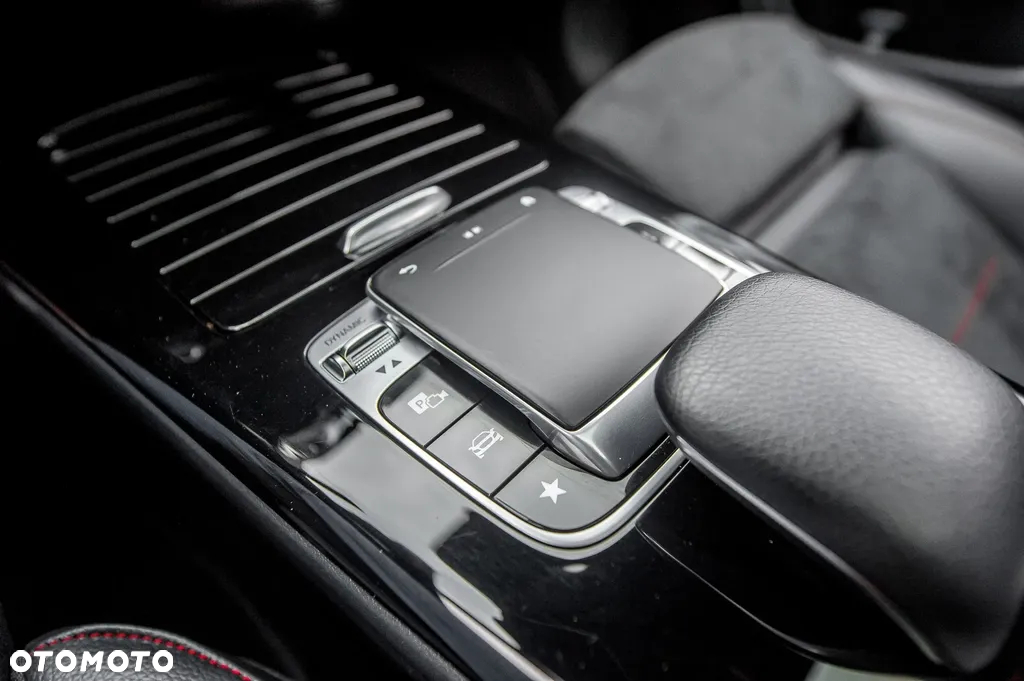 Mercedes-Benz CLA 220 Shooting Brake 7G-DCT AMG Line - 33