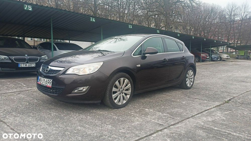 Opel Astra 1.4 T Executive - 11