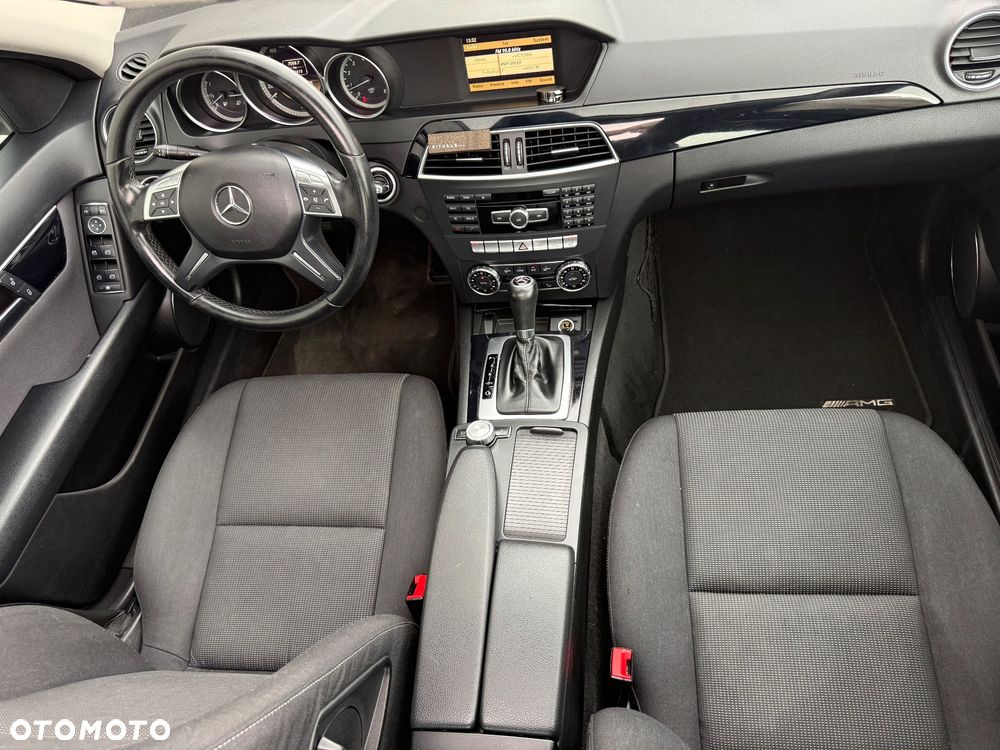 Mercedes-Benz Klasa C 180 CGI Automatik BlueEFFICIENCY Elegance - 32