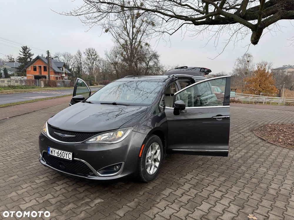 Chrysler Pacifica - 1