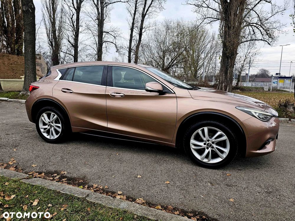 Infiniti Q30 1.6t Premium - 15