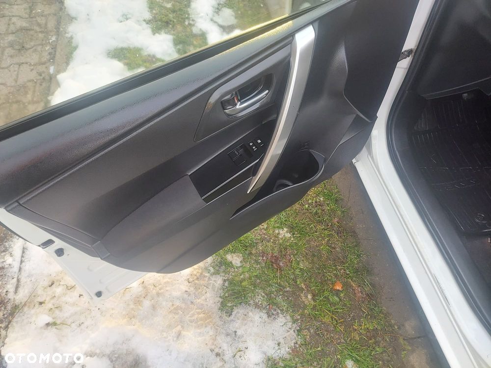 Toyota Auris 1.4 D-4D Design Edition - 16