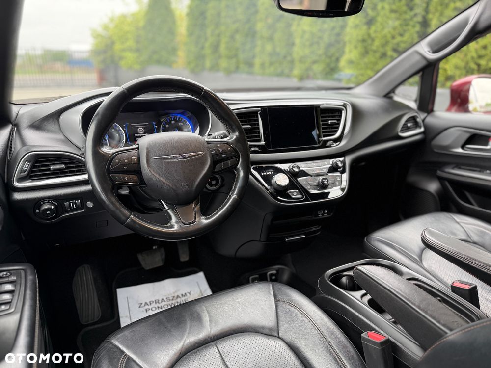 Chrysler Pacifica - 11