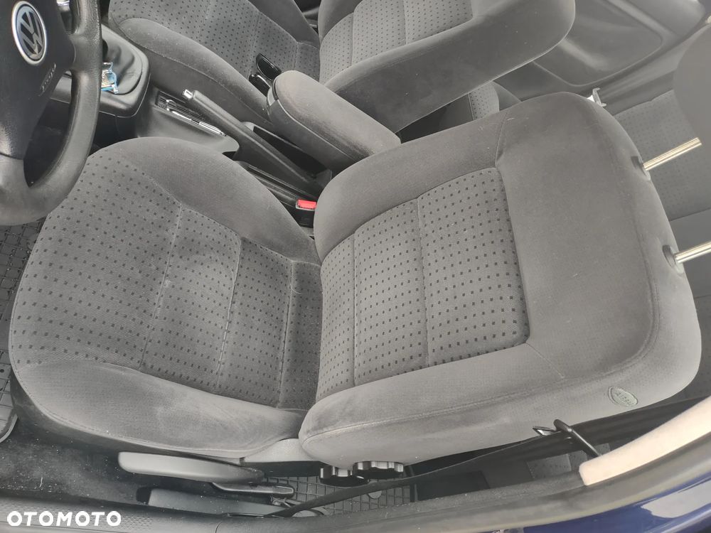 Volkswagen Passat - 16