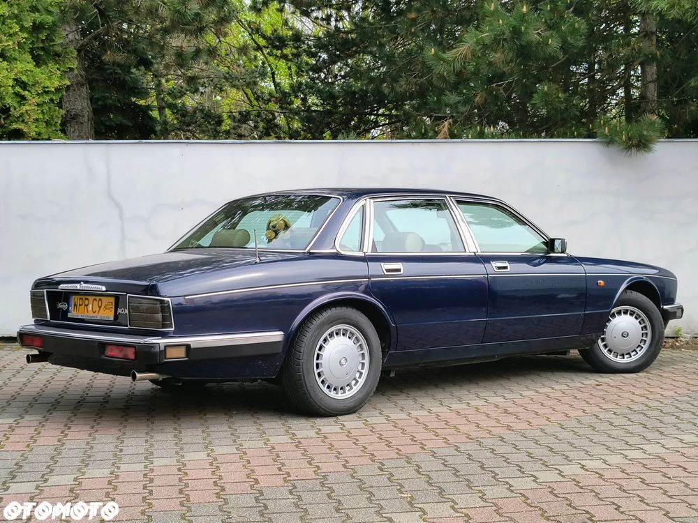 Jaguar XJ - 4