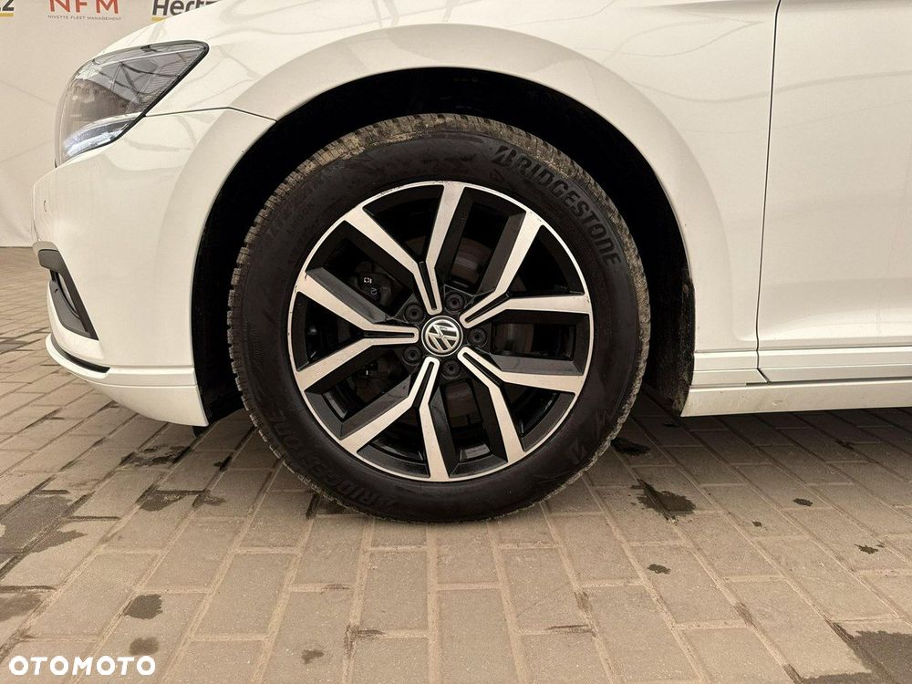 Volkswagen Passat - 21