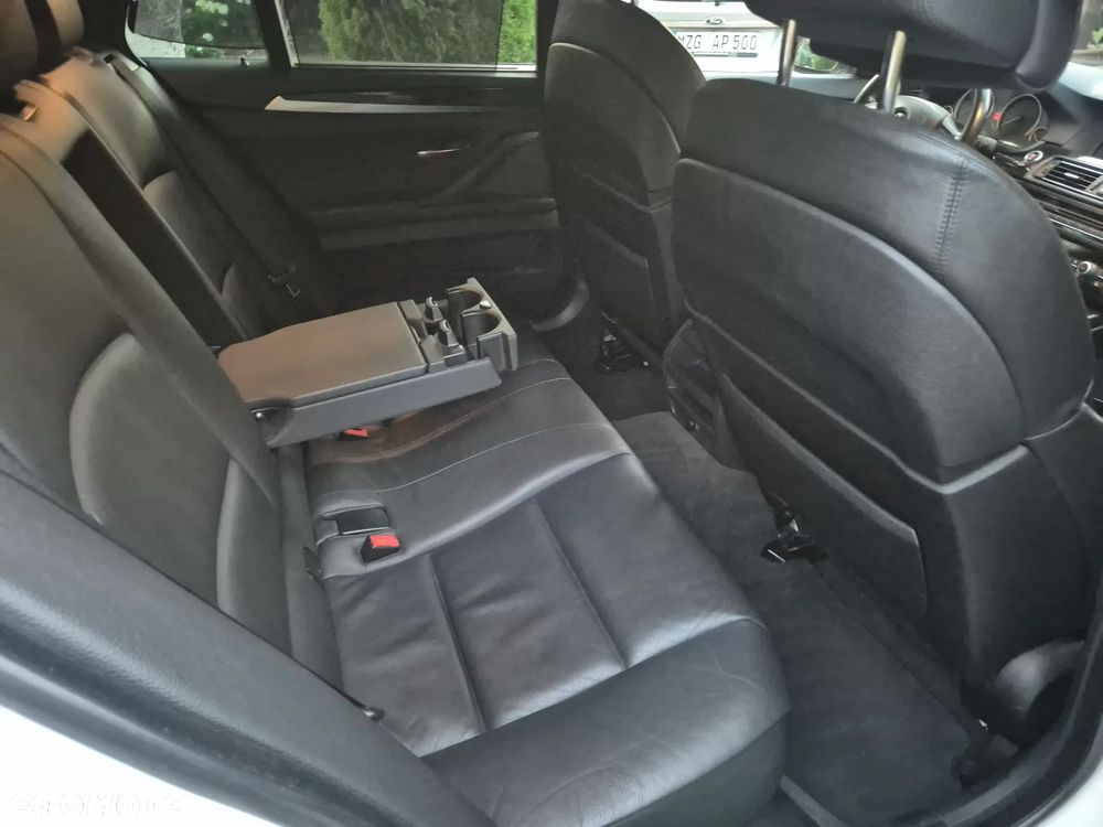 BMW Seria 5 525d xDrive - 12