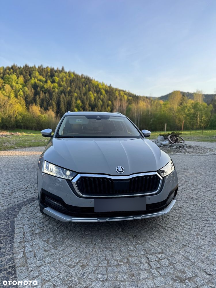 Skoda Octavia Combi 2.0 TDI DSG 4x4 Scout - 4