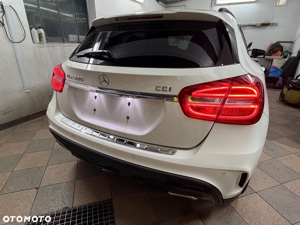 Mercedes-Benz GLA 220 CDI 7G-DCT AMG Line - 11