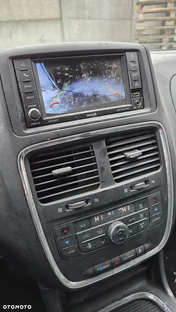 Dodge Grand Caravan - 2