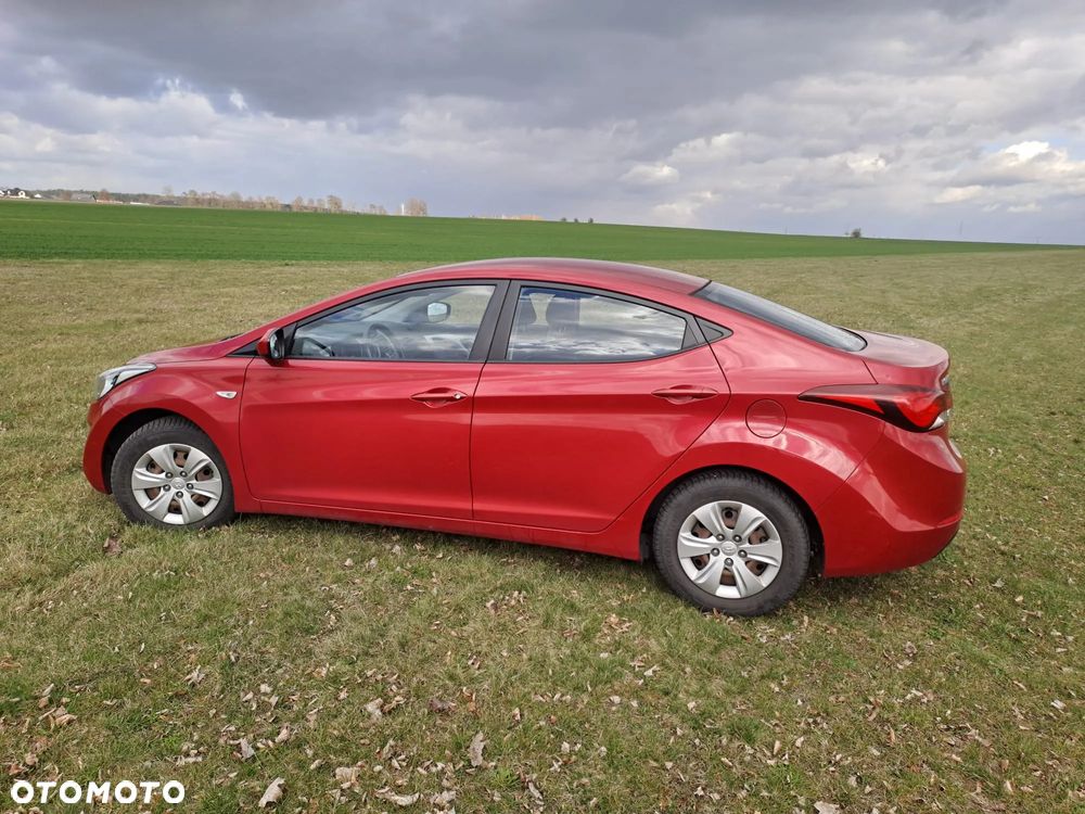 Hyundai Elantra 1.6 Classic + - 1