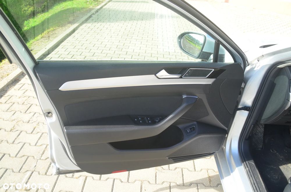 Volkswagen Passat - 15