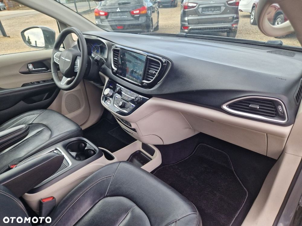 Chrysler Pacifica - 22