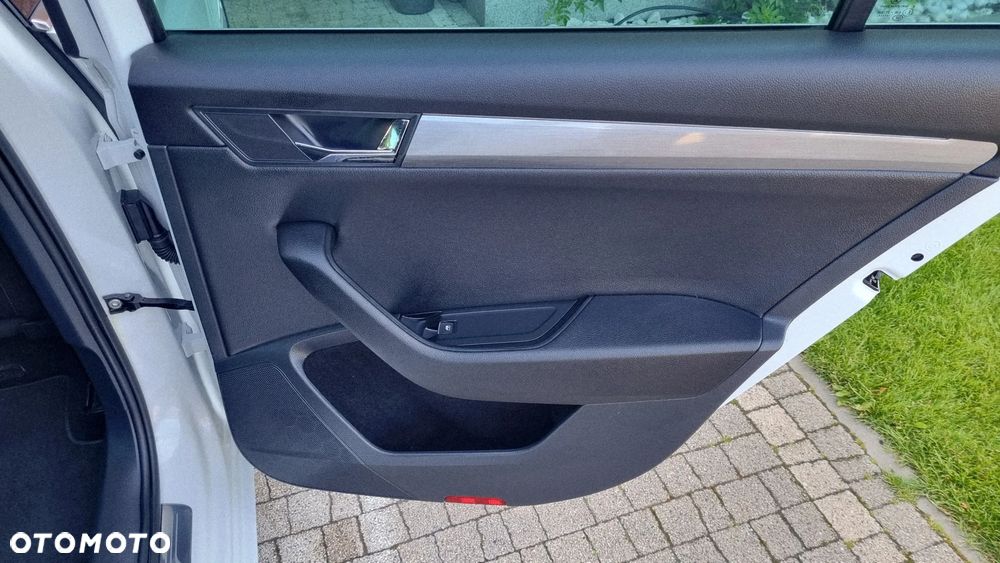 Skoda Superb 2.0 TDI DSG Premium Edition - 25