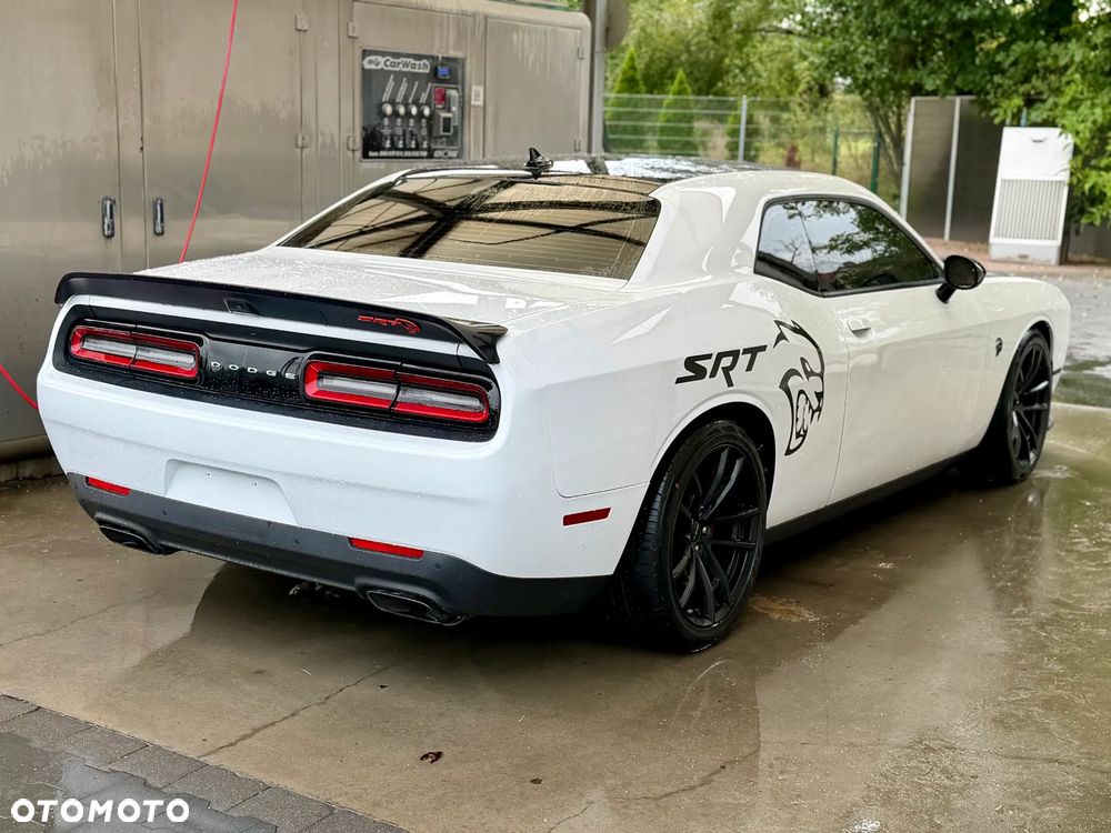 Dodge Challenger 6.2 Hellcat - 4