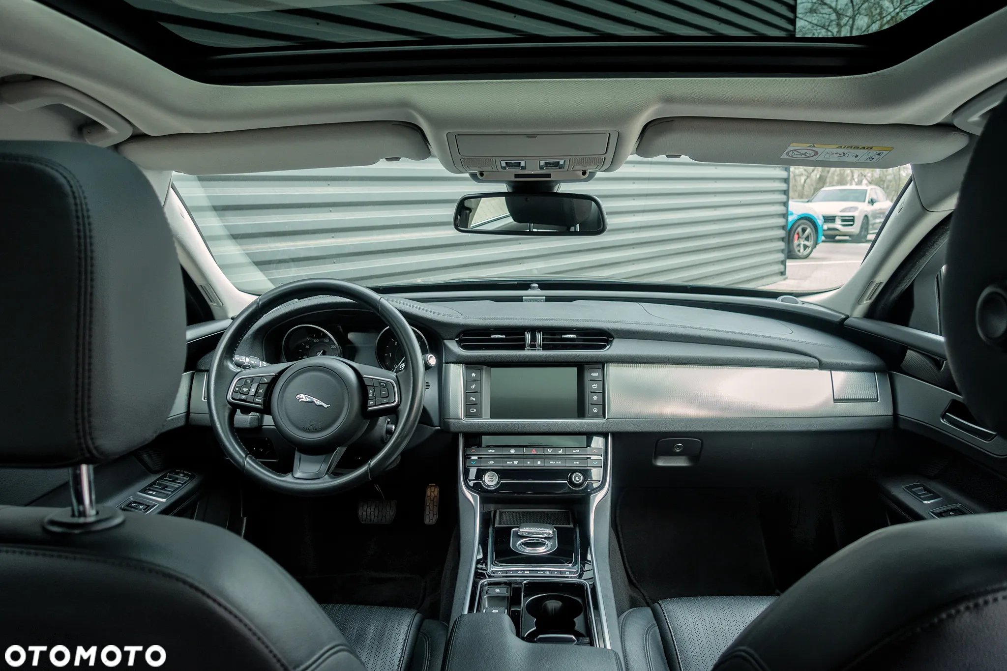 Jaguar XF - 10
