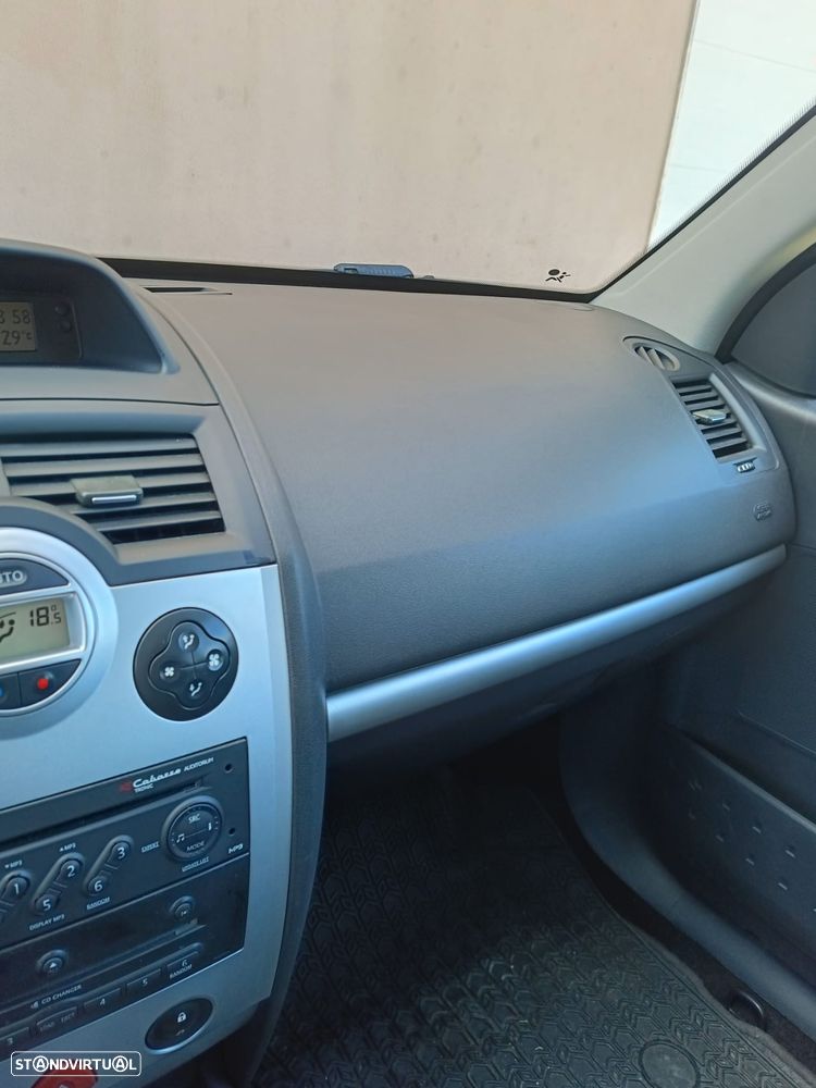 Renault Mégane 1.5 dCi Dynamique - 4