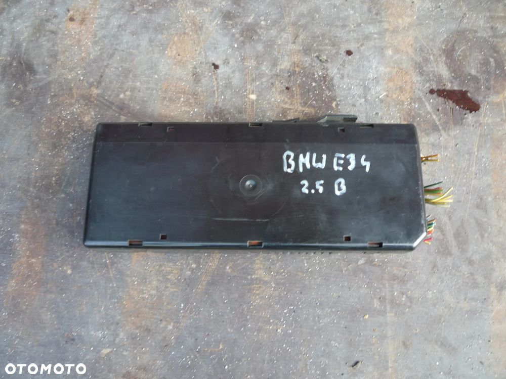 BMW E34 MODUŁ 8390120.1 - 1