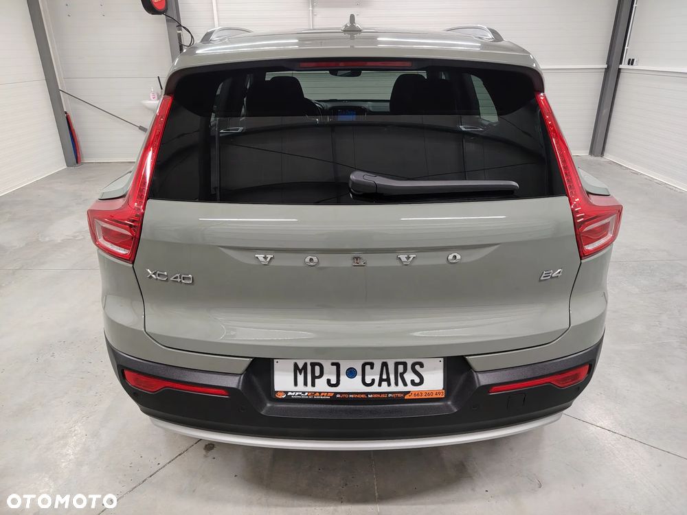 Volvo XC 40 B4 Plus Dark - 12