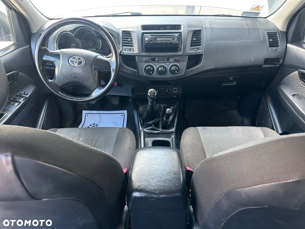 Toyota Hilux 2.5 D-4D DLX - 20