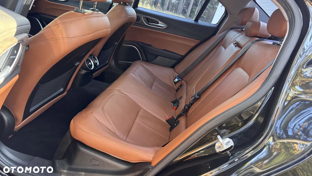 Alfa Romeo Giulia 2.0 Turbo 16V AT8-Q4 Ti - 26