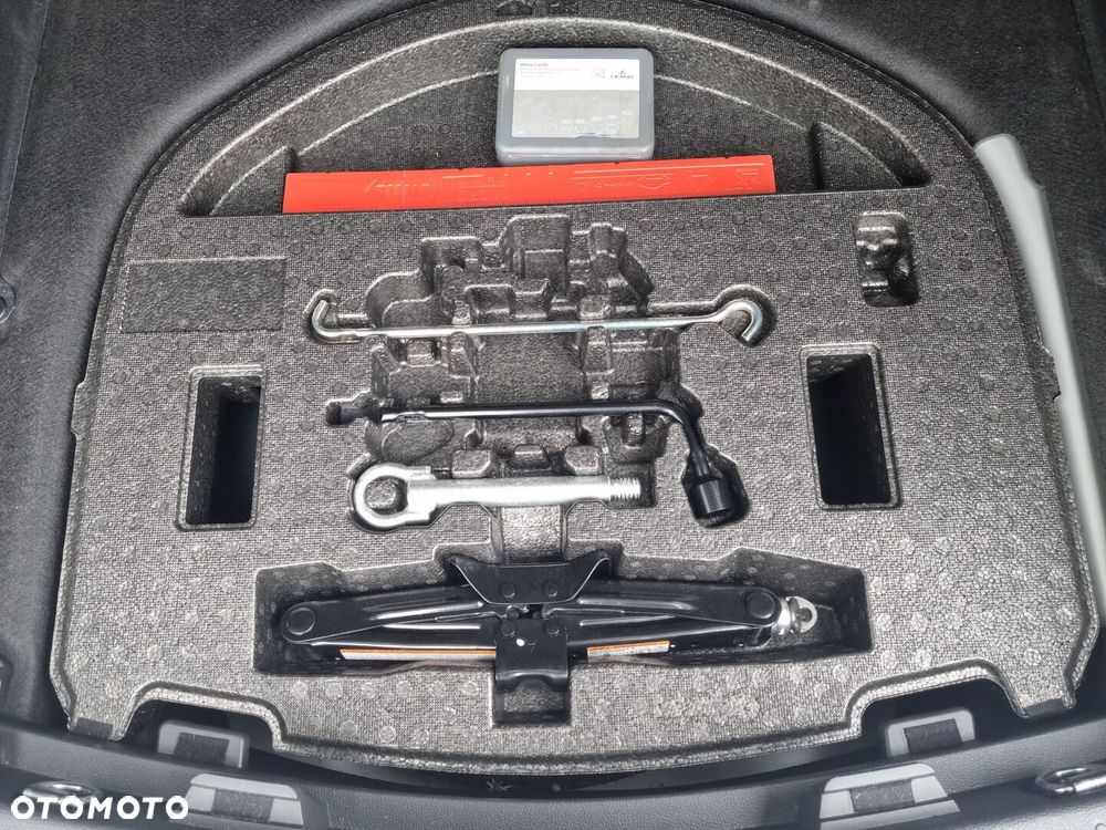 Toyota Corolla 2.0 Hybrid Style - 24