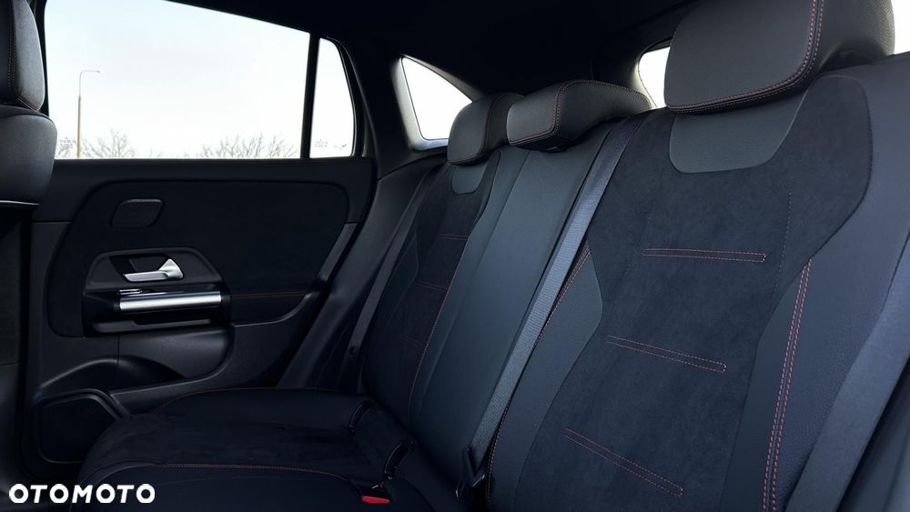 Mercedes-Benz GLA 200 AMG Line - 23