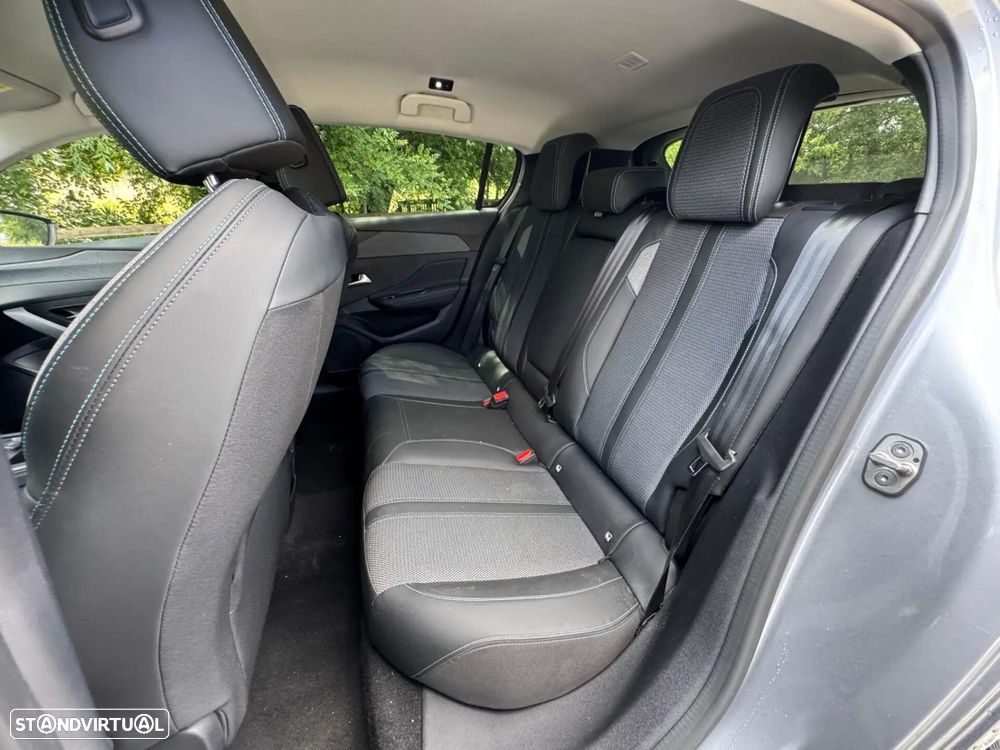 Peugeot 308 1.2 PureTech Allure Pack - 32