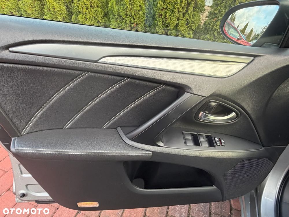 Toyota Avensis 2.0 D-4D Premium - 32