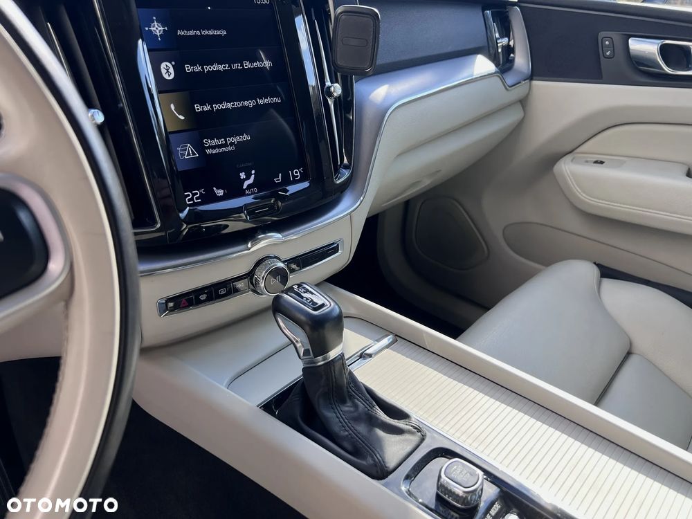 Volvo XC 60 D4 Momentum Pro - 11